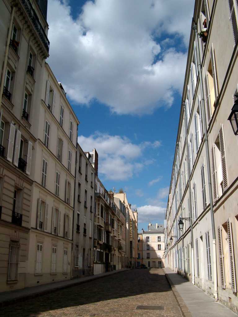 Bonita calle privada en el barrio de Montparnasse